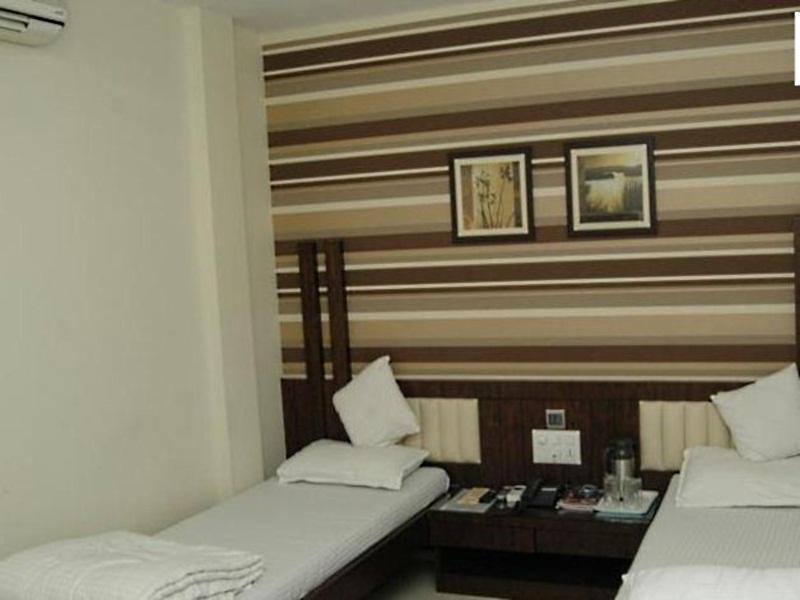 מומביי Hotel Causeway, Colaba מראה חיצוני תמונה